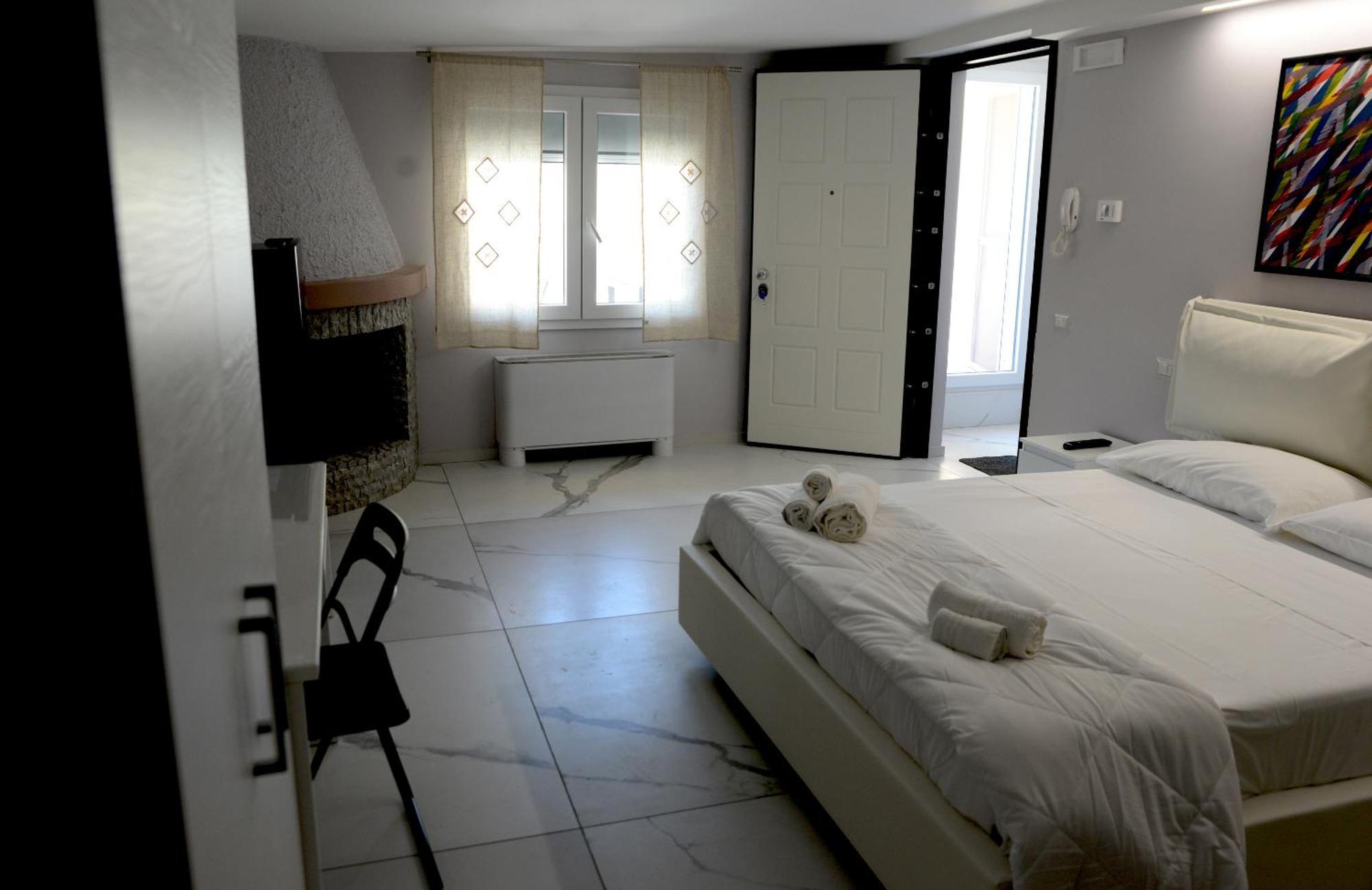 Dimore Pietrapenta Apartments, Suites & Rooms - Via Lucana 223, Via Piave 23, Via Chiancalata 16 Matera Room photo